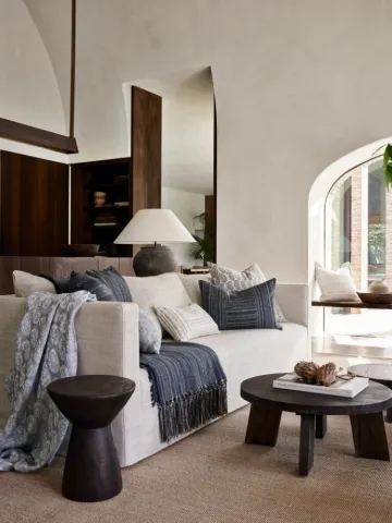 Mark Alexander - Java navy beige livingroom with cushions & curtains