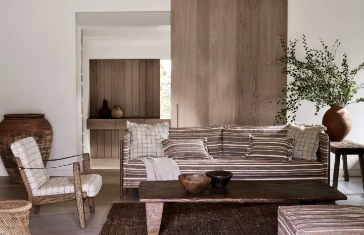 Mark Alexander - Homespun livingroom in brown sepia tones