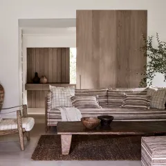 Mark Alexander - Homespun livingroom in brown sepia tones